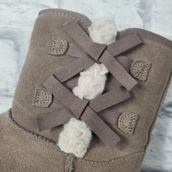 Koolaburra by Ugg Victoria Short Suede Boots with Bows size 4 - Picture 5 of 14